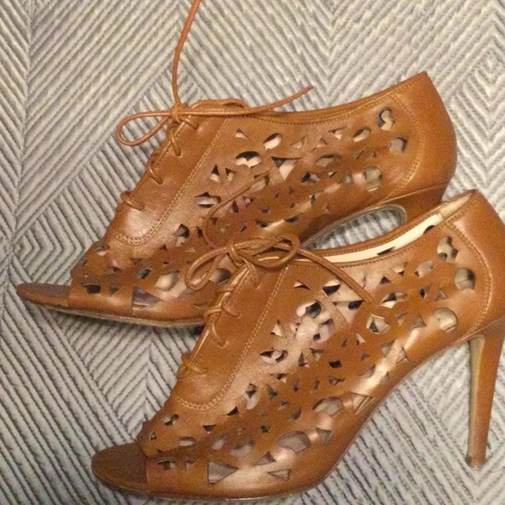 kate spade  size 9 brown laser cut leather 3.75” heels for women - Picture 9 of 9